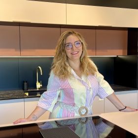 Alice, Manager