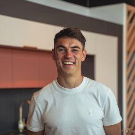 Antoine, Dirigeant