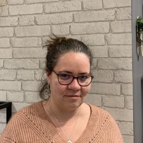Sandrine, Assistante
